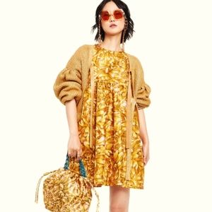 NWTs kika vargas oversized sunglasses and chain in gold